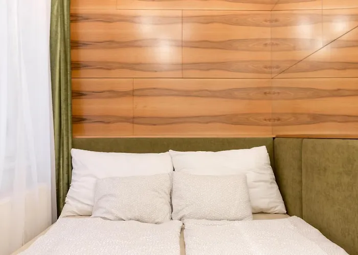 De Luxe In The Absolute Center * بودابست