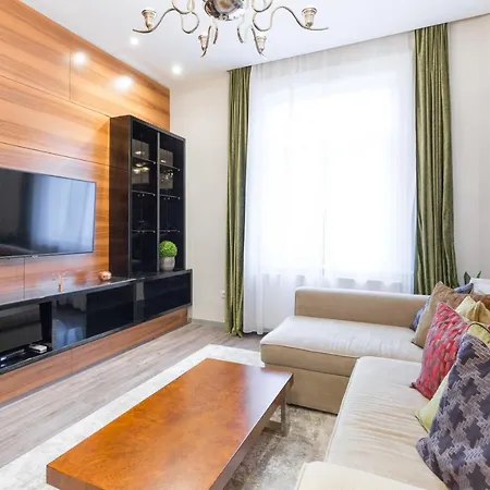 De Luxe In The Absolute Center בודפשט