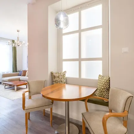 De Luxe In The Absolute Center דירה בודפשט